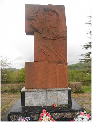 Памятный знак землякам, погибшим в годы Великой отечественной войны, 1969г.