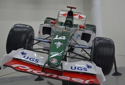 В музее редких автомобилей в Олимпийском парке появился стенд команды Формулы 1