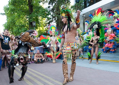 День рождения цирка отметили в Сочи карнавалом