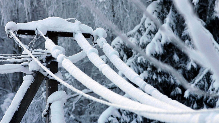 В горах Сочи прогнозируется сильное налипание мокрого снега на проводах  и деревьях 