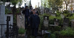 В Сочи в преддверии Пасхи продолжают приводить в порядок кладбища