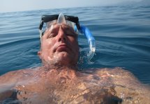 Путешественник Юрий Бурлак переплыл Черное море и финишировал в Сочи