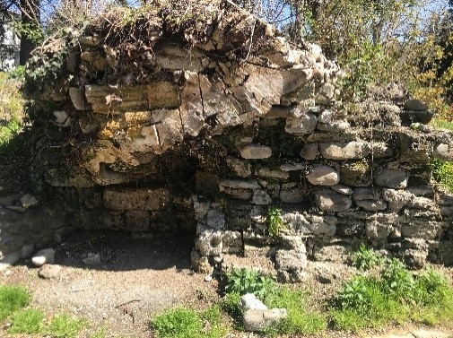 Остатки крепостной стены форта Лазарев