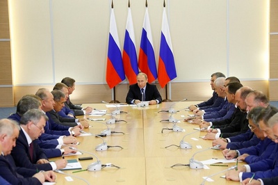 Новые лидеры. Владимир Путин провел в Сочи встречу с победителями выборов глав регионов