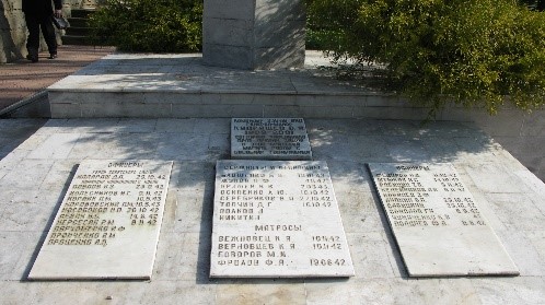 Братская могила 63 советских воинов, погибших в боях с фашистскими захватчиками, 1942-1943 