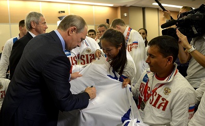 Владимир Путин в Сочи встретился с победителями Всемирных игр IWAS 