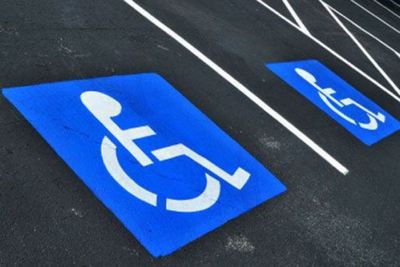 Сочинских водителей призывают не занимать парковочные места для инвалидов