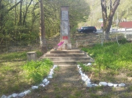 Братская могила 20 красных партизан, погибших за власть Советов в годы гражданской войны