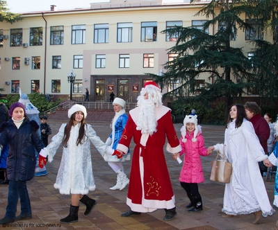 В Сочи прошел парад Дед Морозов