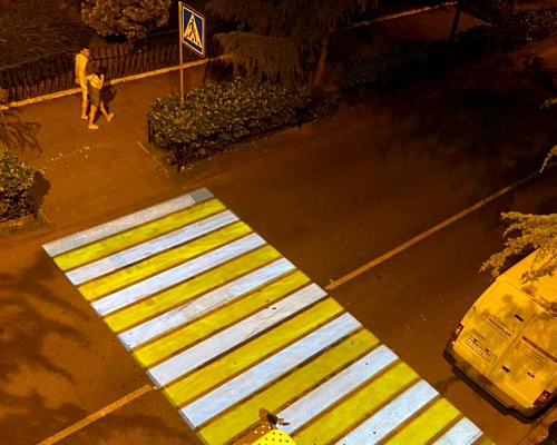 В Сочи установили проекционный световой пешеходный переход