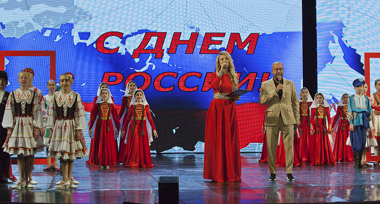 В Зимнем театре в рамках празднования Дня России состоялся гала-концерт фестиваля «Солнце красное»