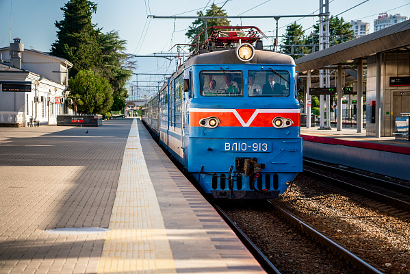 В Сочи торжественно встретили первый рейс туристического поезда Туапсе-Гагра