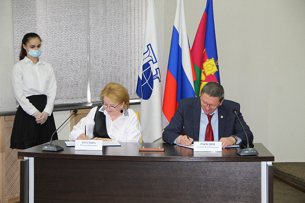 В Сочинском институте Российского университета дружбы народов подписано соглашение о сотрудничестве в подготовке кадров