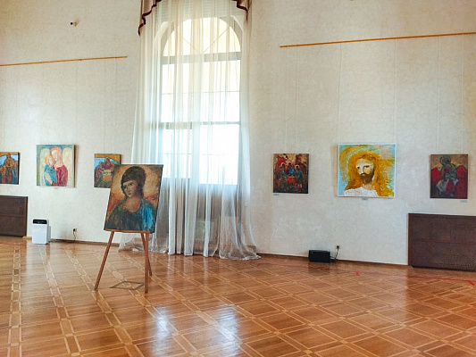 В Сочи открылась выставка сакральной живописи сочинских художников «Свет и мир»