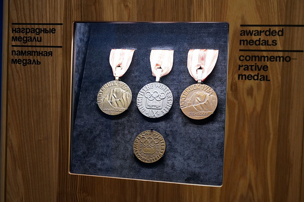 Выставка «История зимних Олимпийских игр в артефактах: из коллекции Владимира Потанина» открылась в Сочи