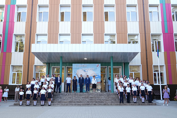 Алексей Копайгородский: Сегодня в Сочи открыли школу и вручили учителям ключи от квартир