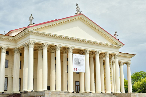В Сочи сегодня отмечают 85-летие Зимнего театра 