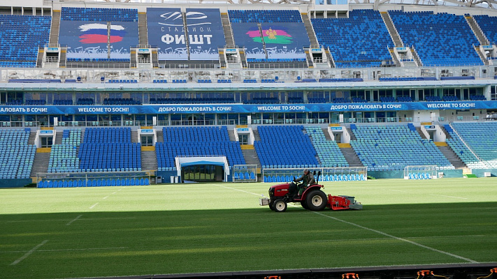 Специалисты стадиона «Фишт» приступили к восстановительным работам на поле 