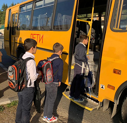 Почти 3500 юных жителей отдалённых сочинских сёл пользуются школьными автобусами