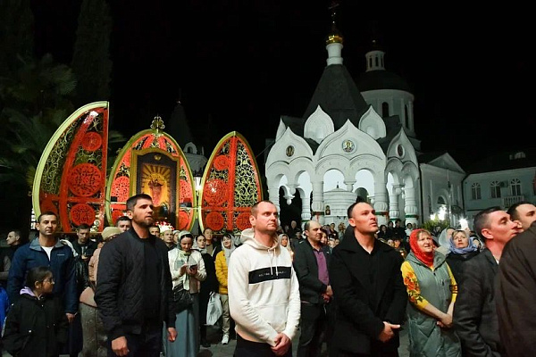 Более 25 тысяч человек посетили праздничные пасхальные богослужения в Сочи