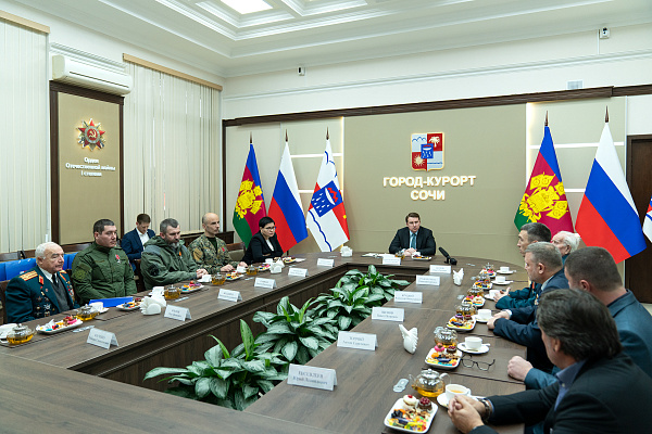 Глава Сочи Алексей Копайгородский в годовщину СВО встретился с участниками спецоперации, локальных конфликтов и ветеранами ВОВ