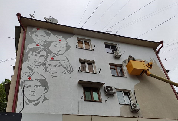 В канун Дня Победы на одном из сочинских домов появилось тематическое граффити