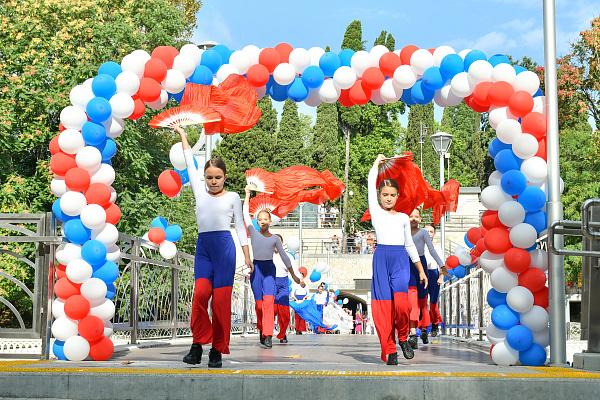 В Сочи в День Государственного флага Российской Федерации торжественно сдали в эксплуатацию после капитального ремонта Малый Ривьерский мост