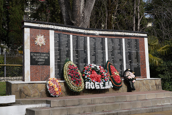 Памятную стелу «Героям-хостинцам, погибшим в 1941-1945 гг.» перенесут в парк 50 лет Победы 