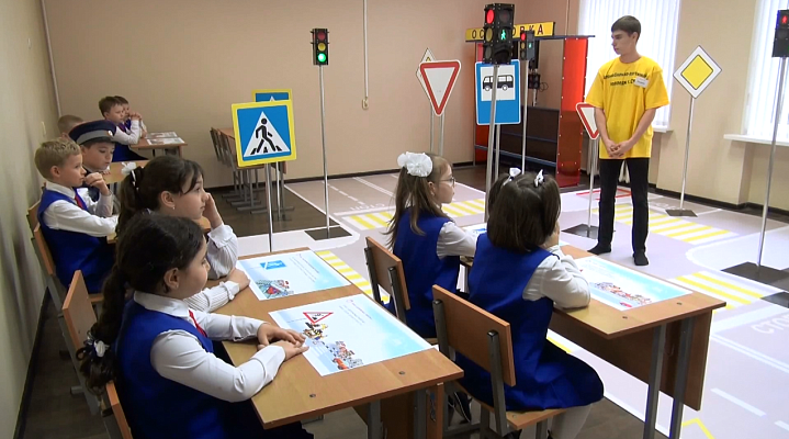 В Сочи с началом каникул продолжаются мероприятия по обучению школьников безопасному поведению на дорогах