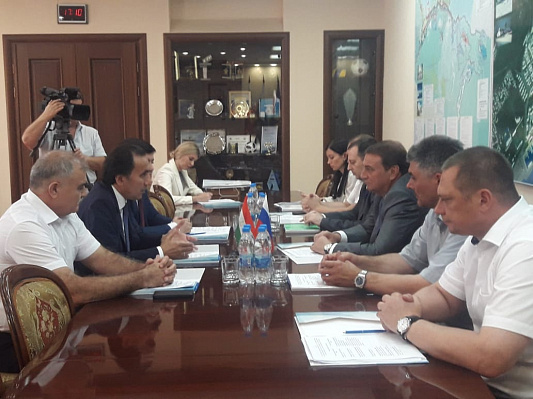 Глава Сочи Анатолий Пахомов встретился с послом Таджикистана