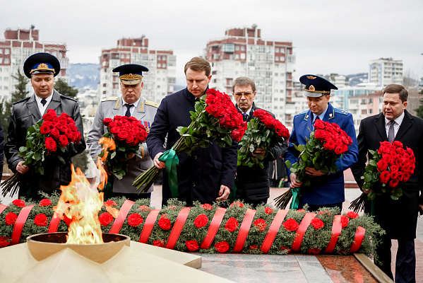 В Сочи почтили память павших защитников Отечества