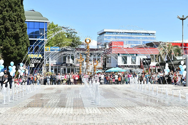 В День города в Сочи открыли новый фонтан