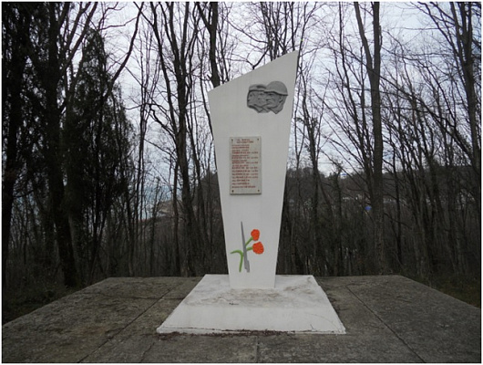 Братская могила 10 советских воинов, погибших в боях с фашистскими захватчиками, 1942-1943 годы