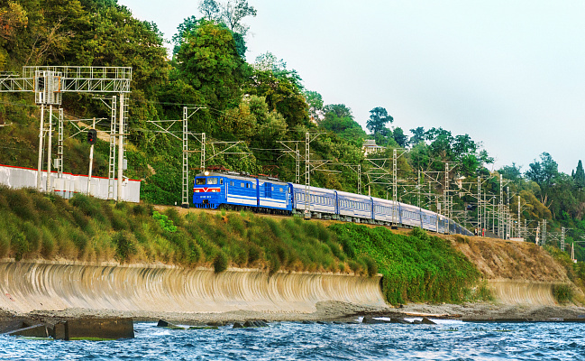 Ретро-поезд из Сочи в Гагру продолжит курсировать в межсезонье