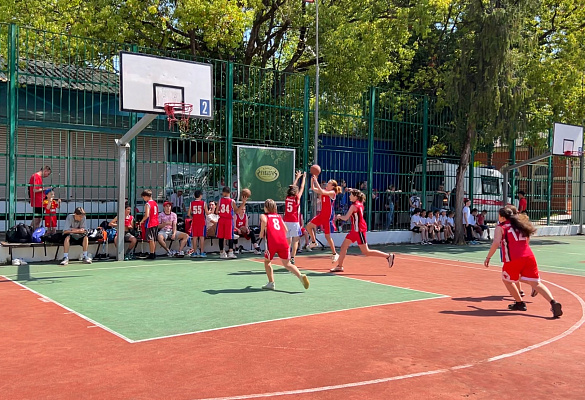 В День защиты детей в сочинском парке «Ривьера» состоялся первый этап Всекубанского турнира по уличному баскетболу на Кубок губернатора