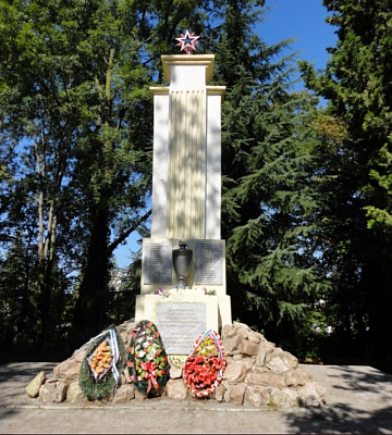 Братская могила 45 советских воинов, умерших от ран в годы Великой Отечественной войны, 1941-1945 годы