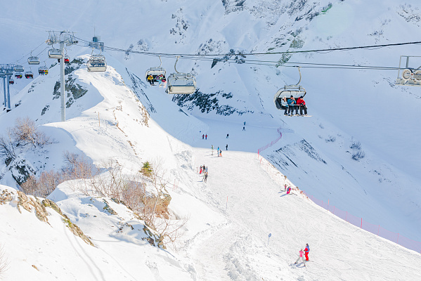 В Сочи проверили готовность горнолыжных курортов к массовому заезду туристов 