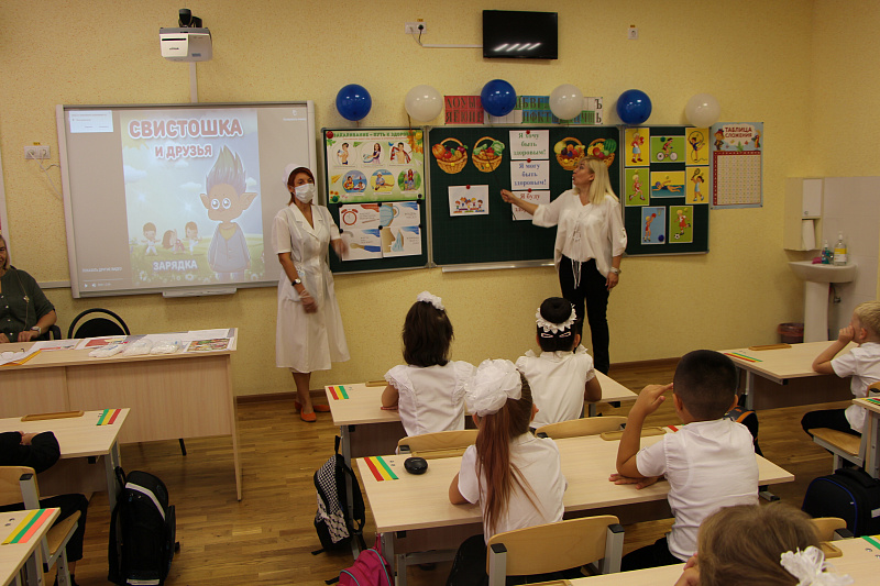 Видео уроки здоровье. Урок здоровья в школе. Урок в школе длится. Медики проводят урок здоровья в школе. Учителя 12 школы Сочи.