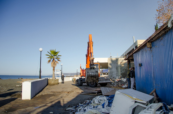  На набережной пляжа Ривьера продолжается масштабная реконструкция