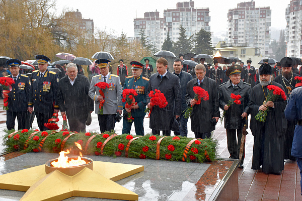 В Сочи почтили память павших защитников Отечества