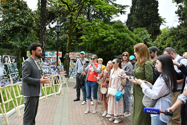 В Сочи участникам федерального пресс-тура рассказали о преображении розария парка «Ривьера» в Год экологии