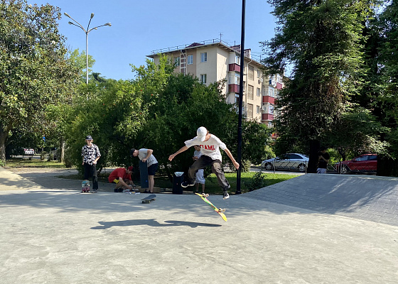 В Сочи прошел любительский фестиваль по скейтбордингу 