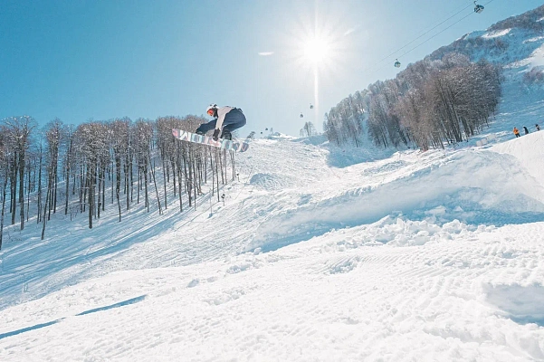 В Сочи на горнолыжном курорте «Роза Хутор» официально открылся зимний сезон катания