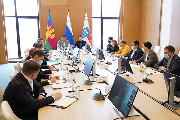 Первый заместитель министра строительства и ЖКХ РФ Александр Ломакин провел в Сочи выездное совещание по комплексному развитию