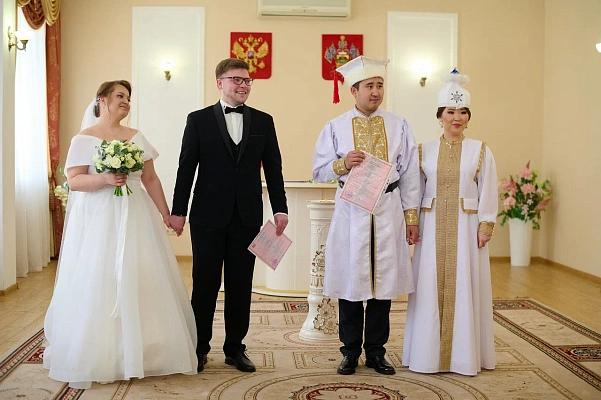 Участники Всемирного фестиваля молодежи сочетались браком в Сочи