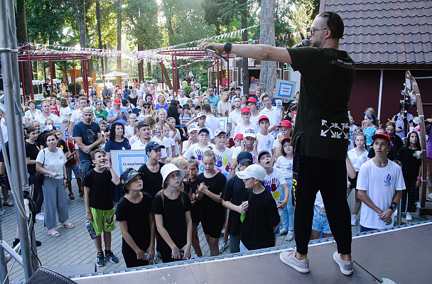 Около 10 тысяч юных сочинцев приняли участие в детском фестивале «Нереальное лето» 