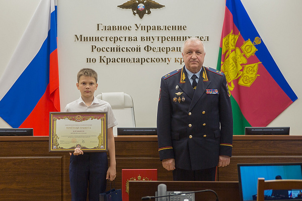 Юного сочинца наградили почетной грамотой МВД РФ за мужество и героизм
