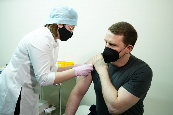 Глава Сочи Алексей Копайгородский прошел ревакцинацию от коронавируса