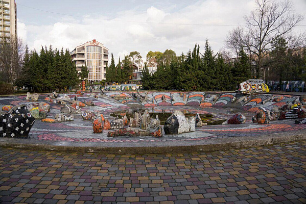 Мозаичную скульптуру «Рыбки» Зураба Церетели в Курортном городке восстановят