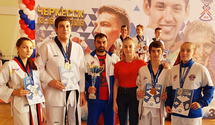 Сочинские тхэквондисты успешно выступили на всероссийских соревнованиях 